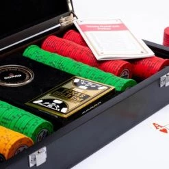Luxe Pokerset 300 Chips (14 Gram) Plastic Pokerkaarten Houten Koffer Copag - Cartamundi -kaartspellen Verkoopwinkel 550x367 22