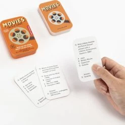 Kikkerland Movies Trivia - Pubquiz - 50 Vragen - Spel Voor Onderweg -kaartspellen Verkoopwinkel 550x505 1