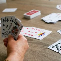 In Round Speelkaarten 4 Decks / Stokken Stok Speel Kaarten Spelkaarten Voor Volwassen En Kinderen Pokerkaarten Kaart Spel / Kaartspel Set Pestkaarten Poker / Blackjack / Pesten Rood / Blauw -kaartspellen Verkoopwinkel 550x545